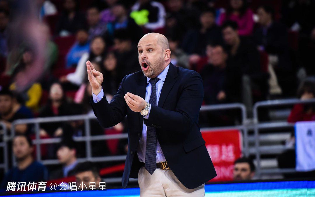 吐归吐，老师知道吴奇家里实力很强，所以不敢掉以轻心，盯着恶心问他：吴奇同学，你这是怎么了？吴奇此时整个人的神智正好刚恢复过来，感觉口中一股极其恶心的味道，立刻擦了一把，往鼻子下面一放，恶心的差点没死过去。